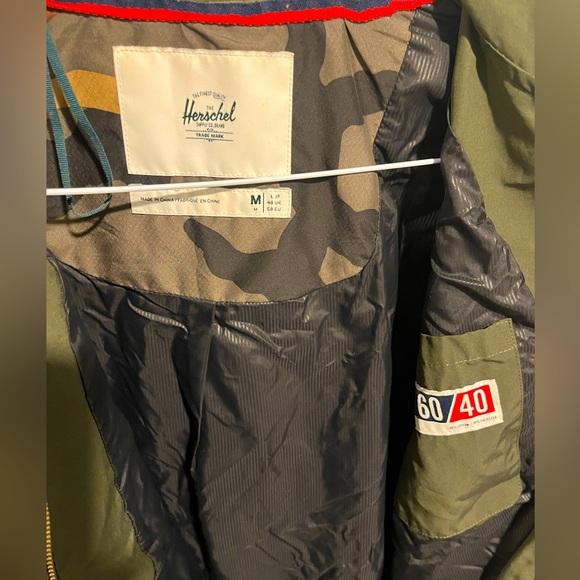 Herschel Windbreaker Size Medium - Picture 3 of 3